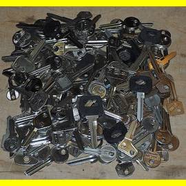 Posten - �ber 150 St�ck Schl�sselrohlinge B�rkey, Lotus, Errebi +++, zum Teil Lagerspuren - Bild vergr��ern 